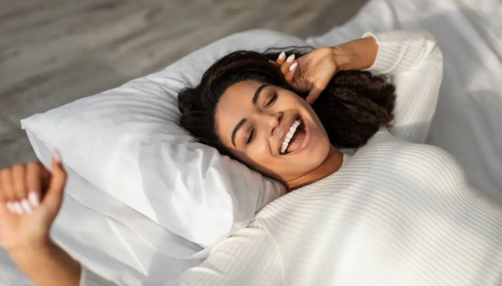 Mulher acordando